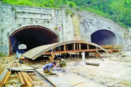 兴义市龙头山左侧新隧道 预计年底建设完成通车