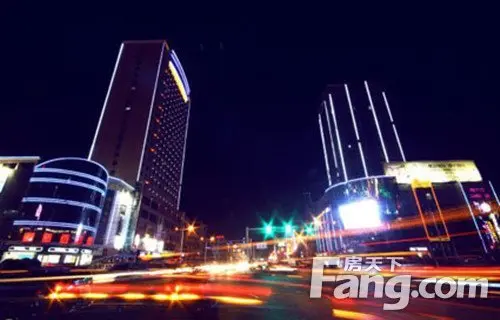 说起龙湖路大多数人首先想到是龙湖路地下步行街,龙湖路地底下步行街