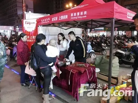 搜房网携手新华城进社区 美佳乐超市 明珠花园 高清图片