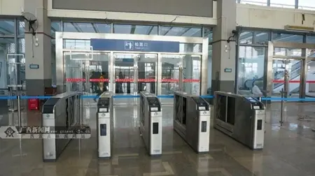 贺州火车站检票口.