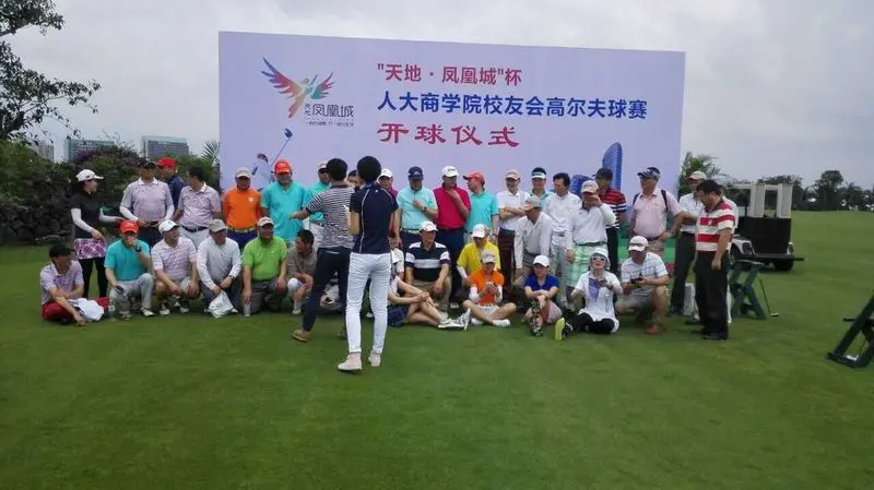 高尔夫球赛中的术语,指击球杆数低于标准杆数1杆的是谁