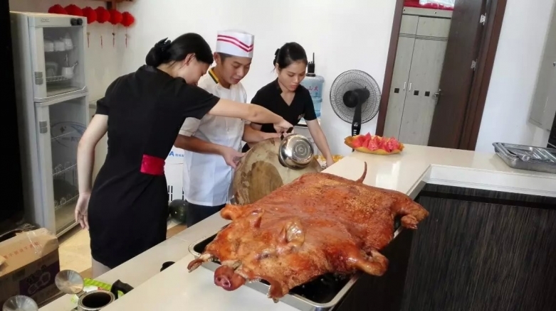 [美食]三祺长岛花园5.1香猪美食宴 齐点赞