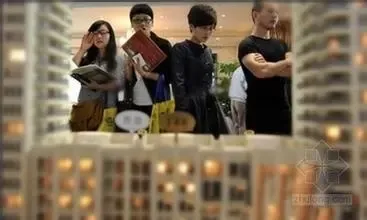 中国房地产市场就像女人的无肩带<em>文胸</em> 太形象