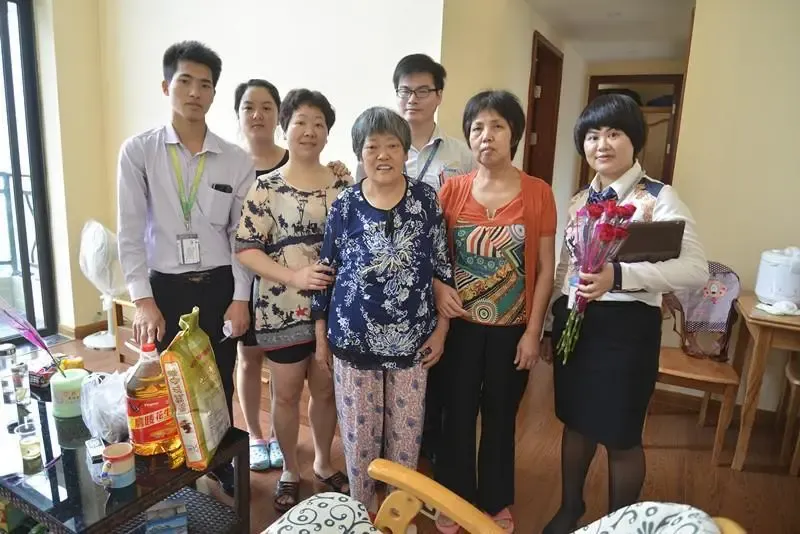 碧桂园十里银滩多部门联合为小区母亲送关怀