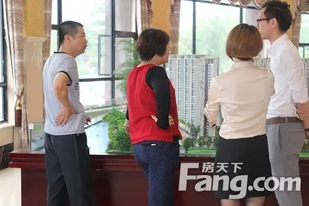 水岸花城