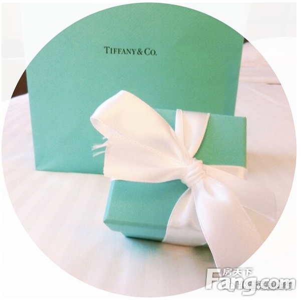 香港房产信息2015香港婚前采购Tiffany玫瑰金三钻对戒