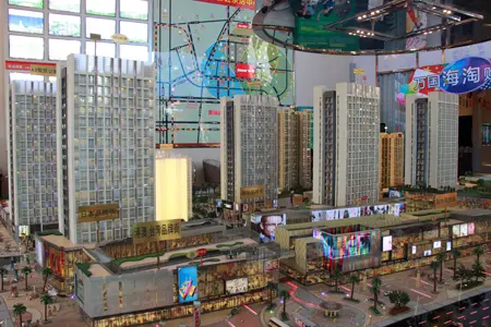 萝岗奥园广场距离香雪地铁站仅100米不到的距离,小区门口就是香雪八路