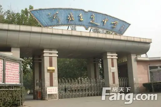 河北正定中学是直属石家庄市教委的河北省重点中学,坐落在国家级历史
