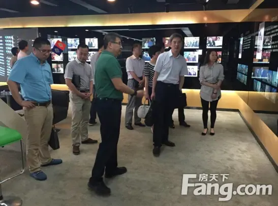 绍兴市越城区常务 副区长 徐荻一行考察颐高集团