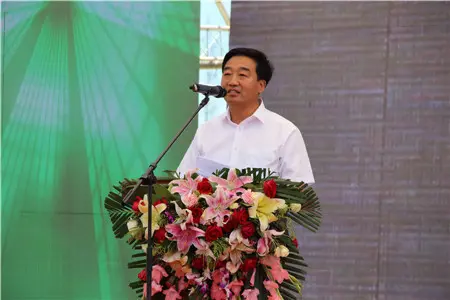 肇东市市委副书记王剑波致辞