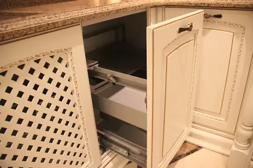 测评:欧派橱柜之雅典娜 实木品质兼具优雅创意