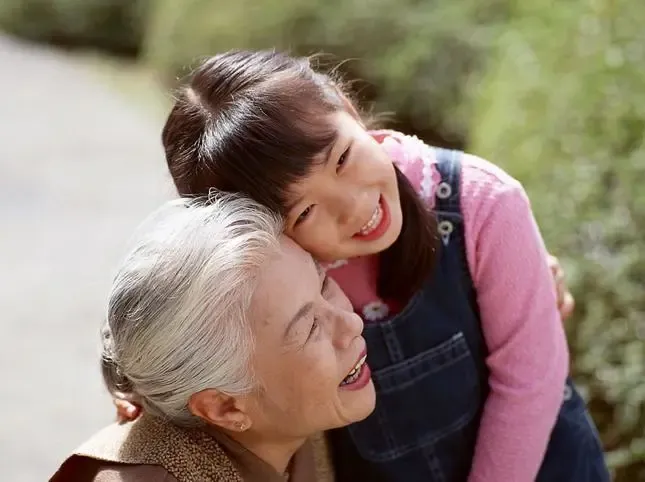 孙儿孙女承欢膝下,是一种怎样的体验?