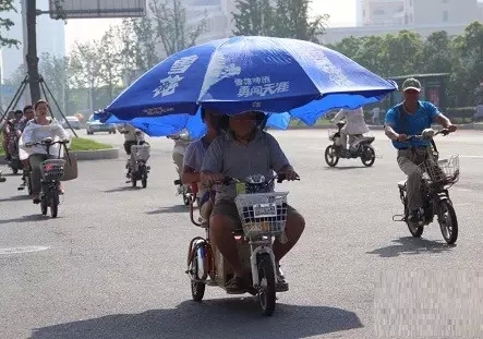 这么热的天,出门不涂防晒霜这么办?高手在民间