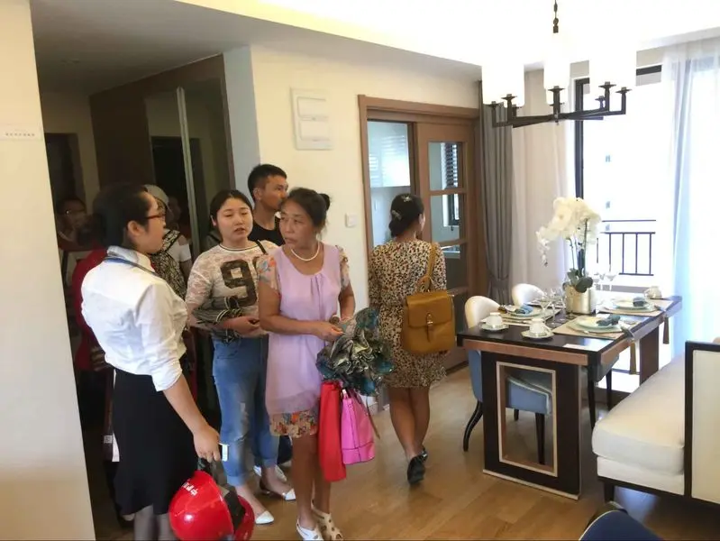1看房团现场(图文)