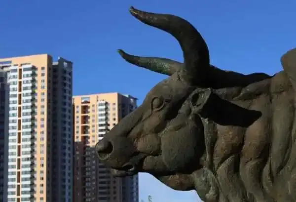 万科半年拿地超500万平米 郁亮:楼市已走出低