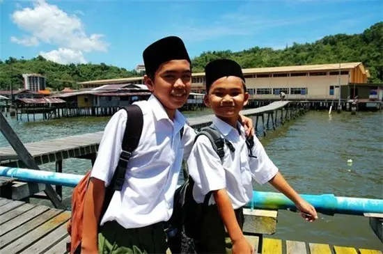 文莱财富超迪拜 宝马奔驰遍地跑教育医疗全免