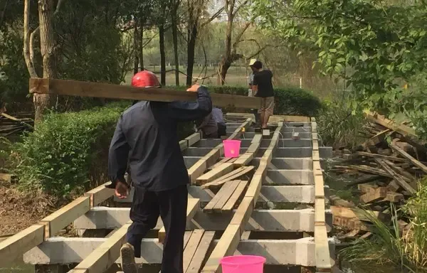 湿地公园栈道改造工程开工 预计10月中旬完工