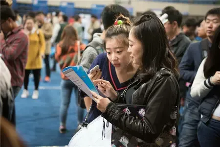 70余家连企吸引东北三省2万多应届毕业生应聘