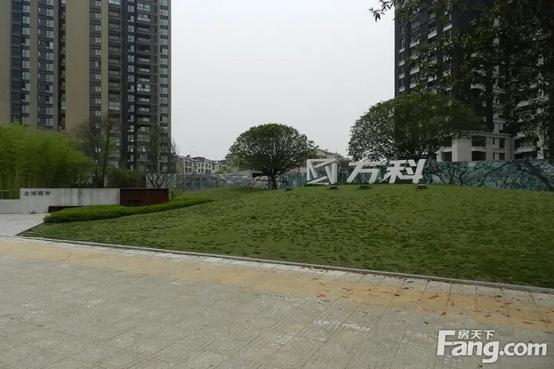 万科里金域滨江仅剩2号栋93平(三房两厅一卫)精装房,折后均价8600