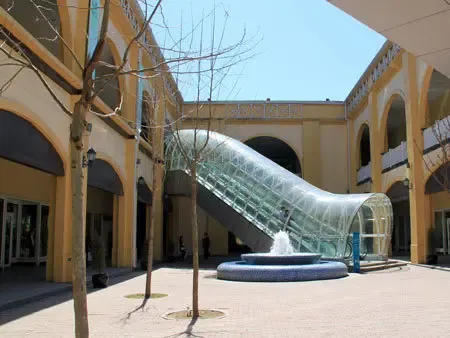 多层住宅楼加装电梯呼声很高 但仍困难重重