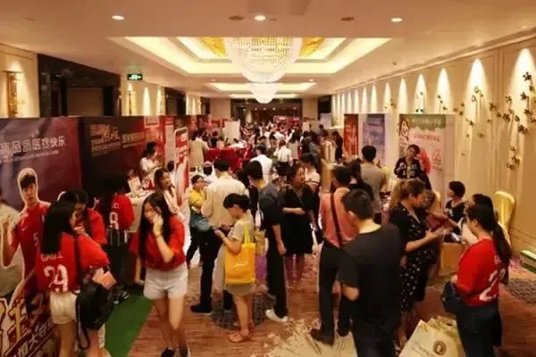 恒大再登亚洲足球之巅 伊丽莎白见证冠军时刻