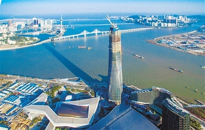 珠海中心大厦顺利封顶 330米筑造城市新高度