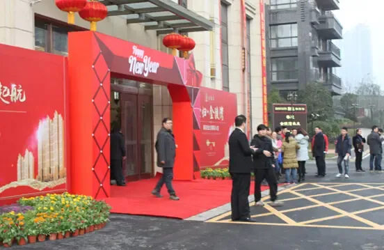 整个交房活动在愉悦欢乐的气氛中十分圆满地落下帷幕.