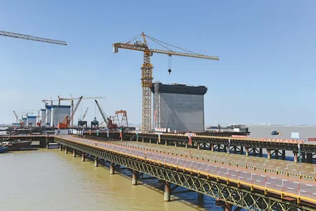 沪通大桥成世界最大公铁桥 一小时抵沪推北翼