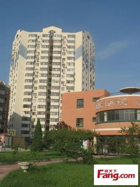 非毛坯 玫瑰花园位于河西区解放南路与珠江道交口,小区建于1999年,为