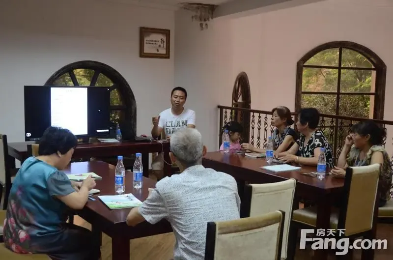 【乐山】楼盘软文 :老爸老妈听课滟澜洲长者课
