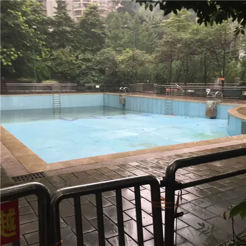 泳池