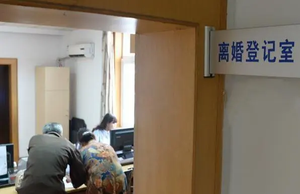 限购催生连夜认购、排队离婚!当下的南京又该