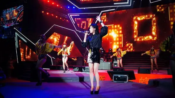 转音歌姬黄龄