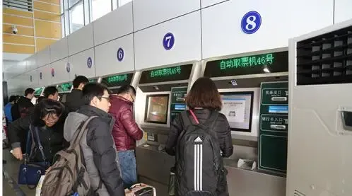 武广高速铁路武汉站除了自动售票机还有没有窗