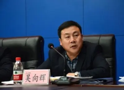 我拨打了招商银行信用卡中心电话,不开卡不能