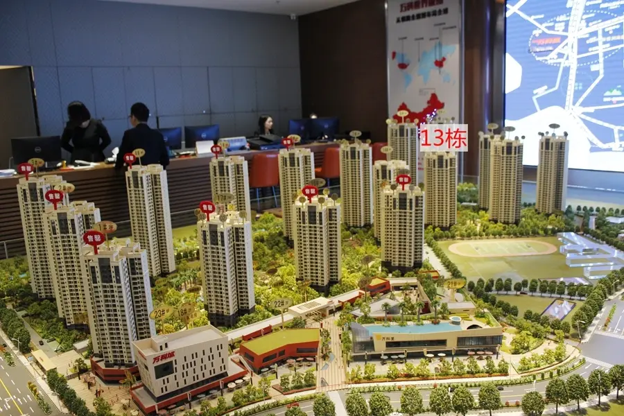 沈阳的万科城小区每栋楼有几部电梯?是否够用?高峰时期要等多久?