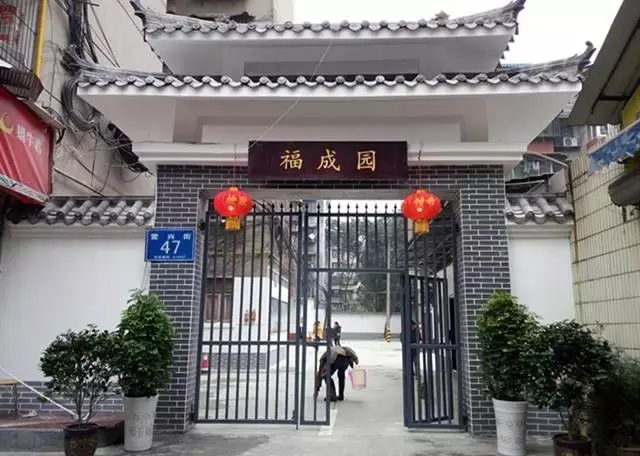 我还是大门,现在我长这样.(开心:我真的成为了门面担当)