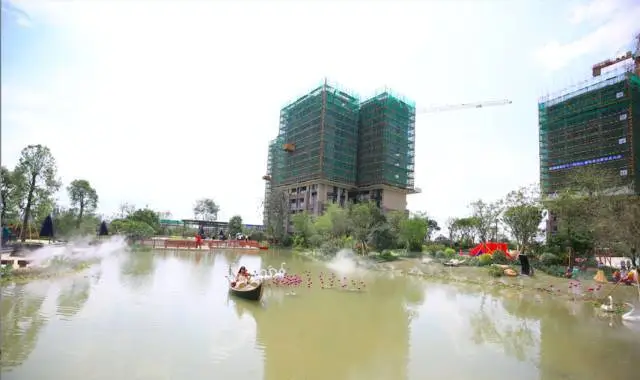 在编中的佛山地铁5号线和有轨电车10号线都经过项目所在的丹灶新城.