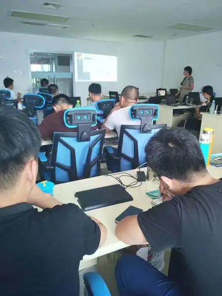 夏季培训:房天下夏季培训走进安家在线!