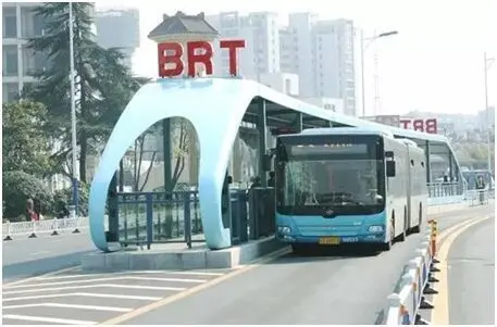 交通:brt 鲁南高铁 交通配套正在升级 北城二期目前正在火热建设中,不