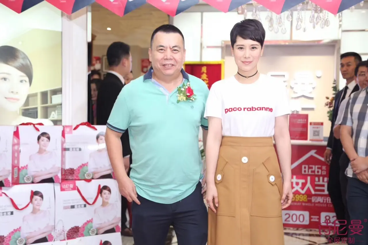 时尚女王海清助阵诗尼曼,女人当家玩转百搭定