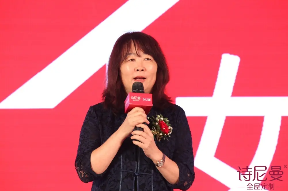 时尚女王海清助阵诗尼曼,女人当家玩转百搭定