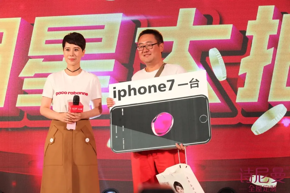 时尚女王海清助阵诗尼曼,女人当家玩转百搭定