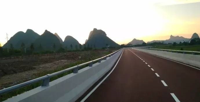 桂林首条夜间会发光的公路来了！堪称醉美景观大道