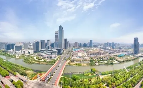 如果说,稀缺的生态资源是都会价值提升的关键所在,那么,宁波东部新城