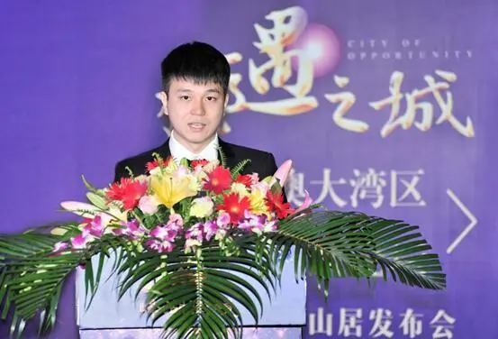 (华标集团项目总经理蔡泽豪先生上台致辞)