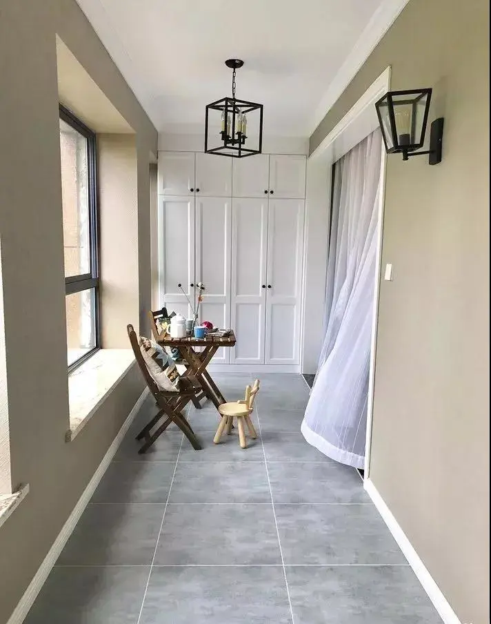 阳台要贴瓷砖,记住一定要这样贴 . . .