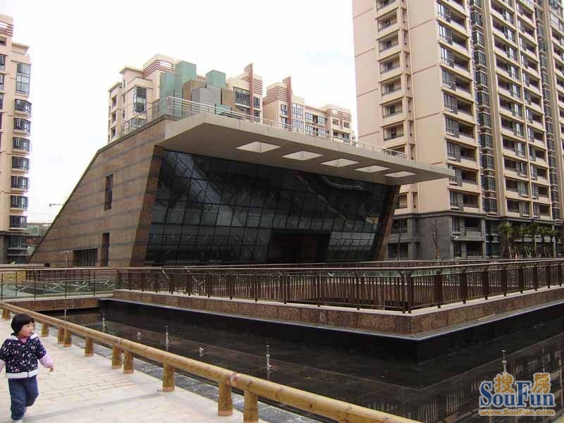 天山怡景苑实景图外景图(2010.4)