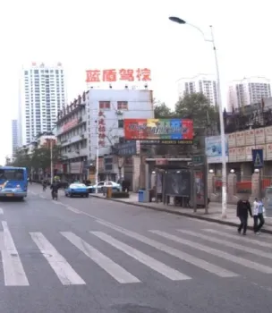 <em>青年路</em>空军干休所小区租房,三室两厅,无物业费