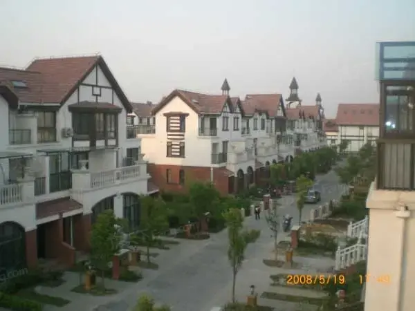 合生城邦三街坊别墅小区租房,四室二厅,靠近金平路地铁站,生活配套